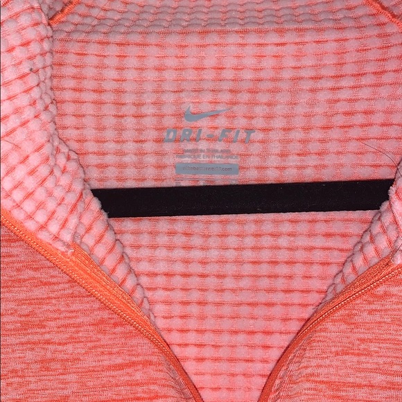 Nike workout sweater with thumb holes - Picture 2 of 2
